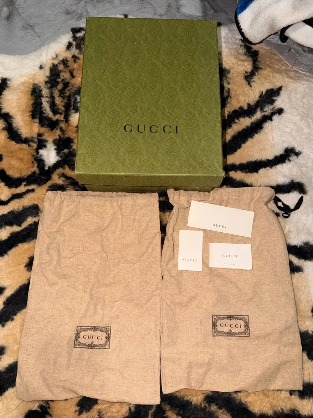 Gucci Beige Dust Bags & Gucci box size 7us